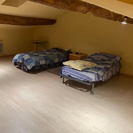 Chambre Simple Proche Aeroport Pusignan Extérieur photo