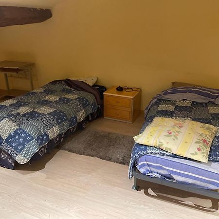 Chambre Simple Proche Aeroport Pusignan Extérieur photo