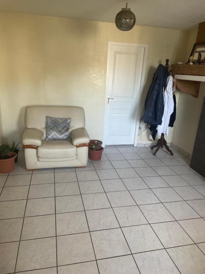 Chambre Simple Proche Aeroport Pusignan Extérieur photo