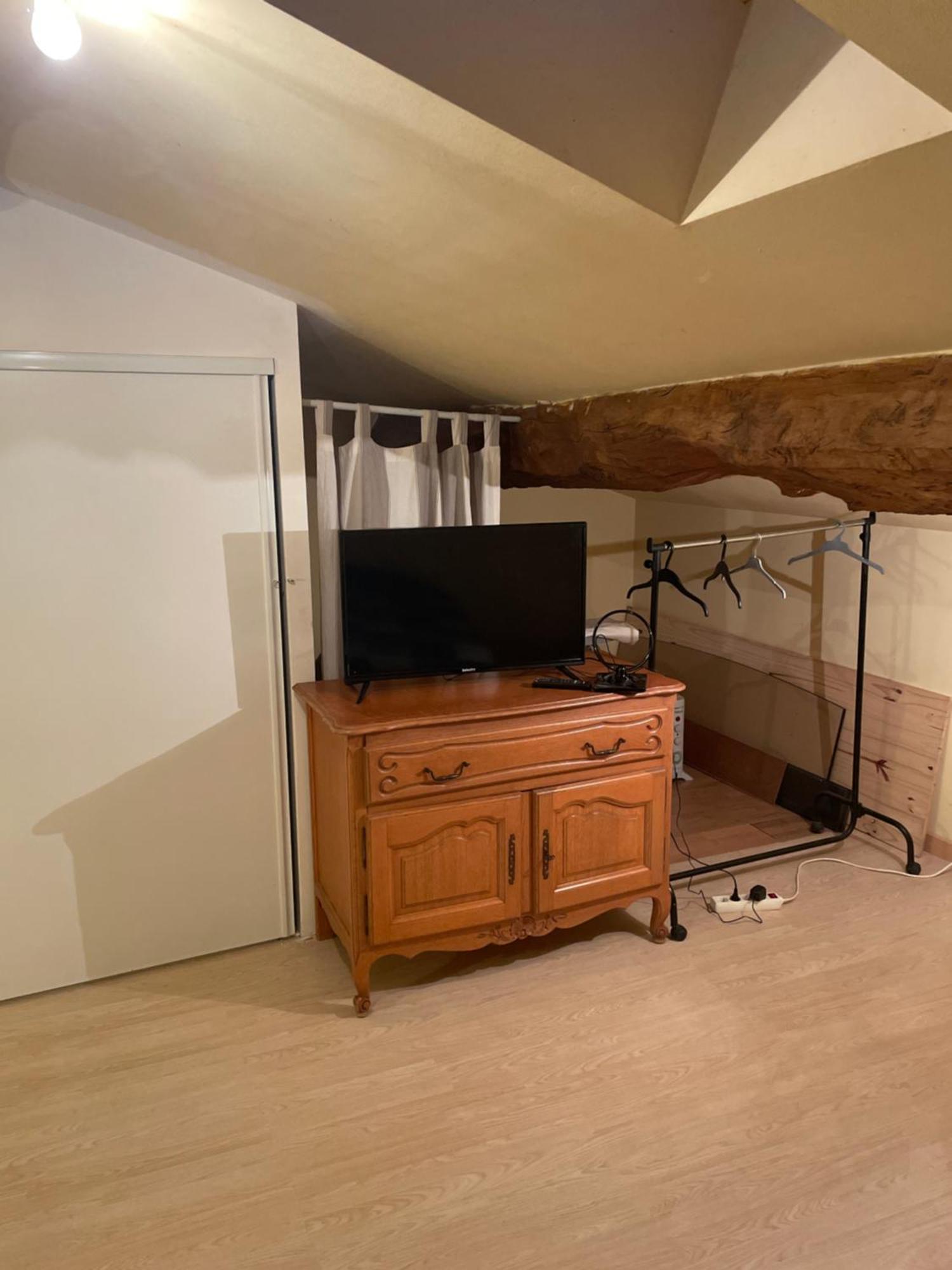 Chambre Simple Proche Aeroport Pusignan Extérieur photo